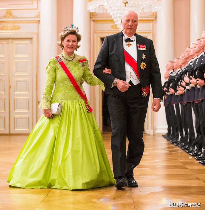 开元棋牌下载|成人礼开战斗机继承箱里装满传世冠冕!挪威00后女王储才是真·隐藏王者!(图11) 开元棋牌下载|成人礼开战斗机继承箱里装满传世冠冕!挪威00后女王储才是真·隐藏王者!(图11)