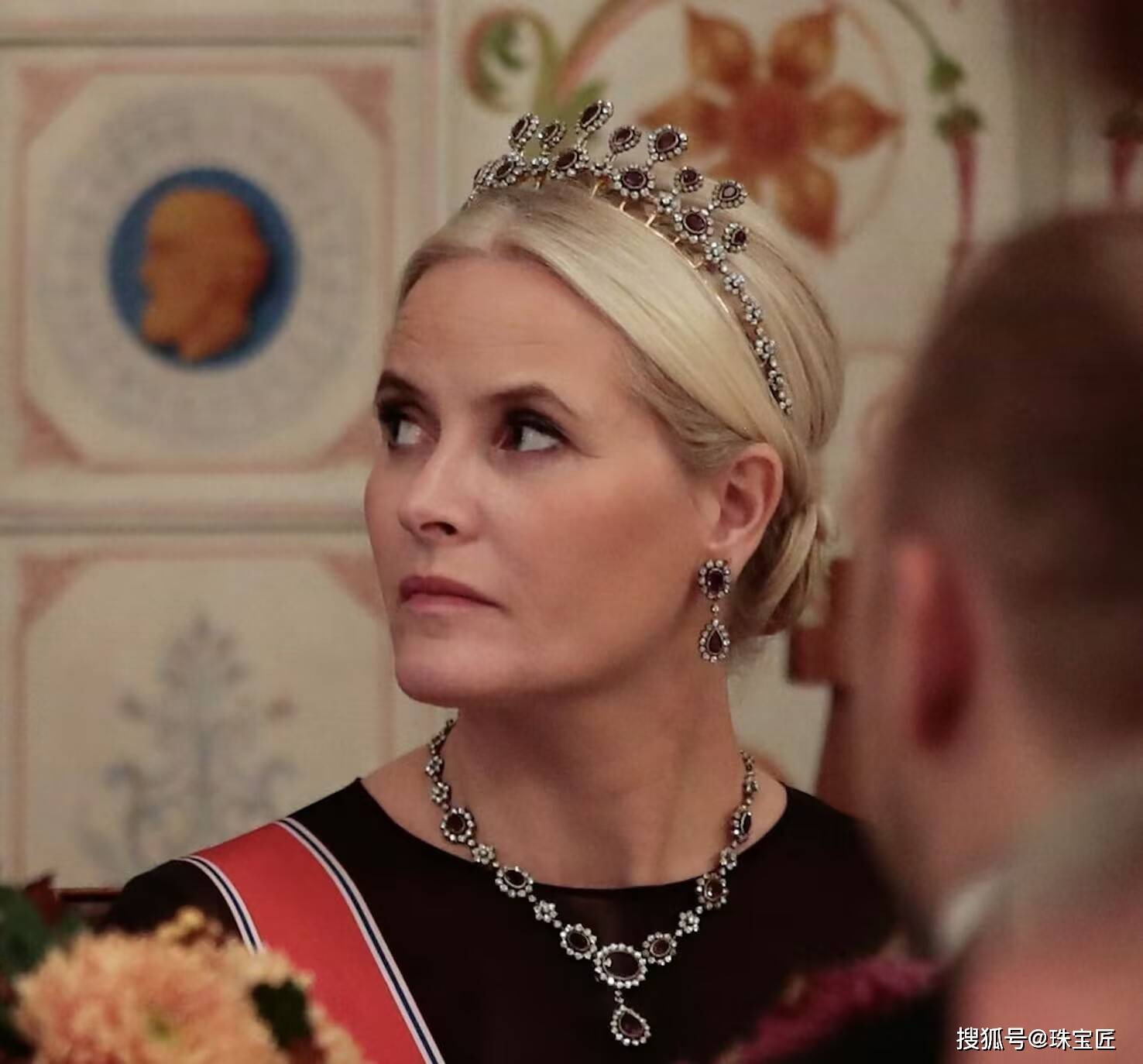 开元棋牌下载|成人礼开战斗机继承箱里装满传世冠冕!挪威00后女王储才是真·隐藏王者!(图15) 开元棋牌下载|成人礼开战斗机继承箱里装满传世冠冕!挪威00后女王储才是真·隐藏王者!(图15)