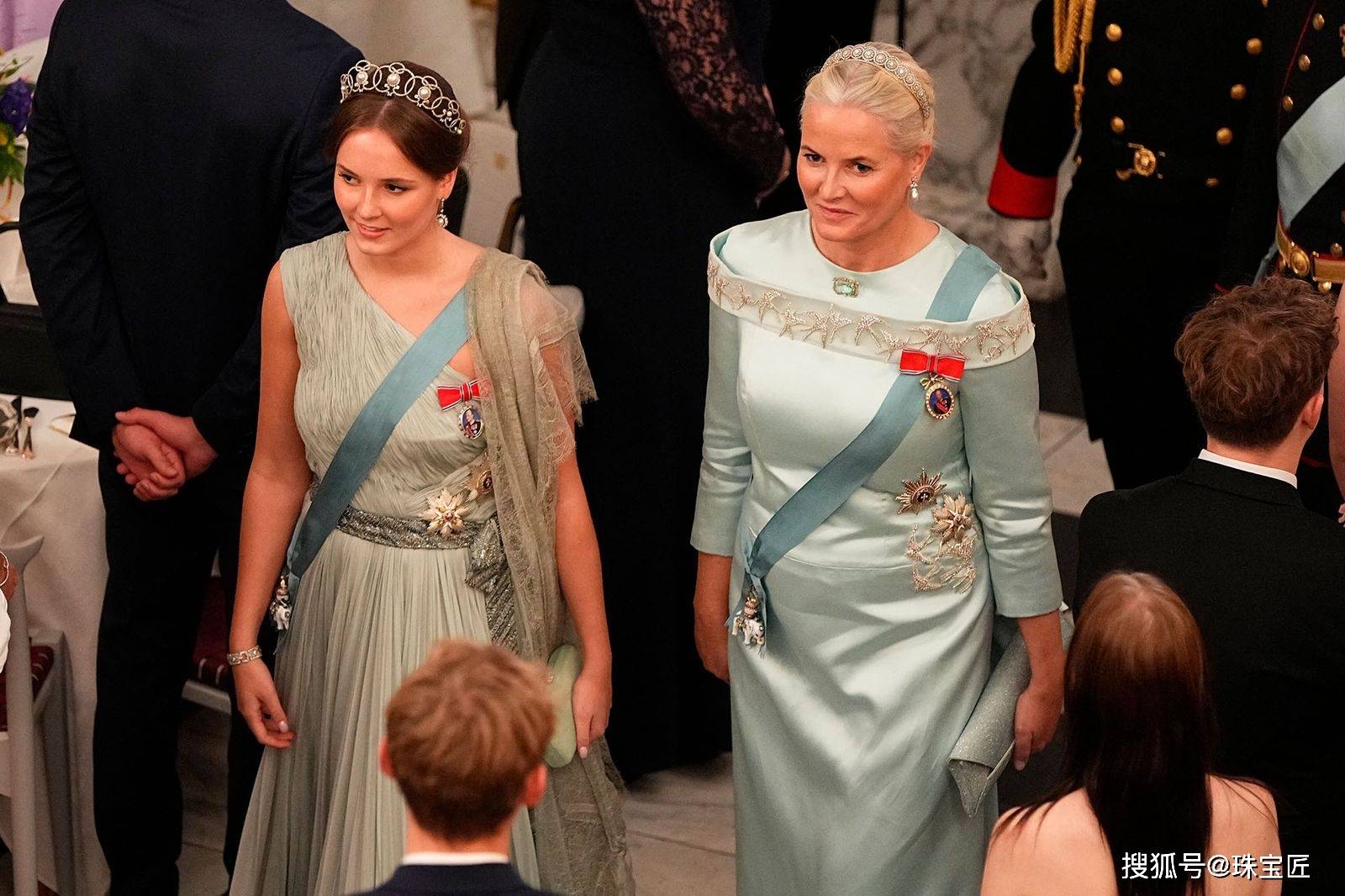 开元棋牌下载|成人礼开战斗机继承箱里装满传世冠冕!挪威00后女王储才是真·隐藏王者!(图31) 开元棋牌下载|成人礼开战斗机继承箱里装满传世冠冕!挪威00后女王储才是真·隐藏王者!(图31)