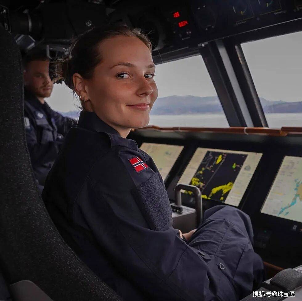 开元棋牌下载|成人礼开战斗机继承箱里装满传世冠冕!挪威00后女王储才是真·隐藏王者!(图41) 开元棋牌下载|成人礼开战斗机继承箱里装满传世冠冕!挪威00后女王储才是真·隐藏王者!(图41)