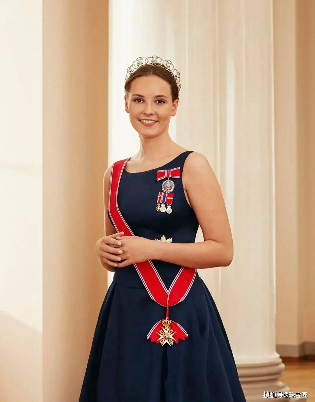 开元棋牌下载|成人礼开战斗机继承箱里装满传世冠冕!挪威00后女王储才是真·隐藏王者!(图51) 开元棋牌下载|成人礼开战斗机继承箱里装满传世冠冕!挪威00后女王储才是真·隐藏王者!(图51)