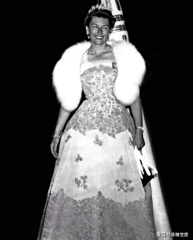 开元棋牌下载|成人礼开战斗机继承箱里装满传世冠冕!挪威00后女王储才是真·隐藏王者!(图55) 开元棋牌下载|成人礼开战斗机继承箱里装满传世冠冕!挪威00后女王储才是真·隐藏王者!(图55)