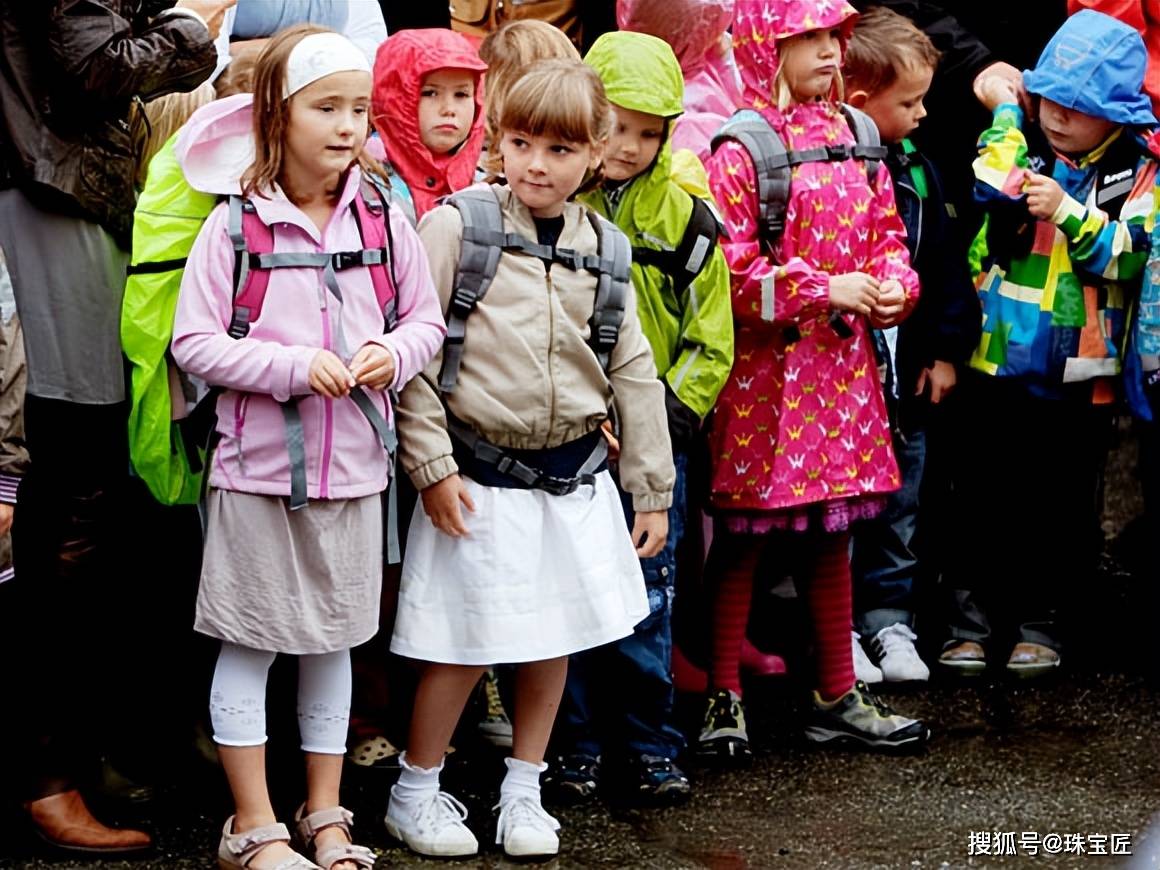 开元棋牌下载|成人礼开战斗机继承箱里装满传世冠冕!挪威00后女王储才是真·隐藏王者!(图50) 开元棋牌下载|成人礼开战斗机继承箱里装满传世冠冕!挪威00后女王储才是真·隐藏王者!(图50)