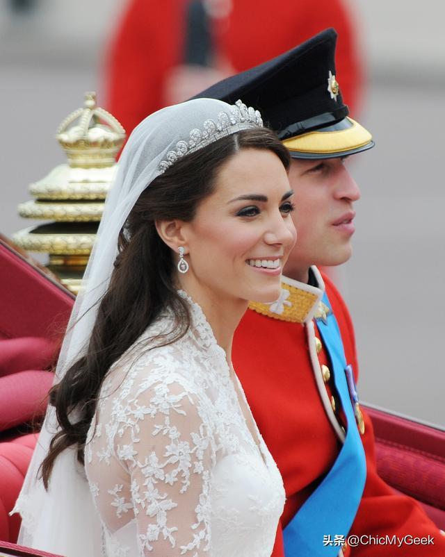 开元棋牌下载10岁夏洛特公主不能戴王冠只有两位叛逆公主打破王室规则!(图4) 开元棋牌下载10岁夏洛特公主不能戴王冠只有两位叛逆公主打破王室规则!(图4)