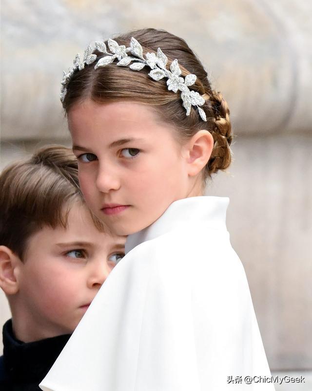 开元棋牌下载10岁夏洛特公主不能戴王冠只有两位叛逆公主打破王室规则!(图6) 开元棋牌下载10岁夏洛特公主不能戴王冠只有两位叛逆公主打破王室规则!(图6)