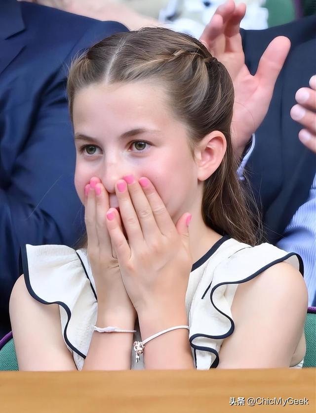 开元棋牌下载10岁夏洛特公主不能戴王冠只有两位叛逆公主打破王室规则!(图9) 开元棋牌下载10岁夏洛特公主不能戴王冠只有两位叛逆公主打破王室规则!(图9)